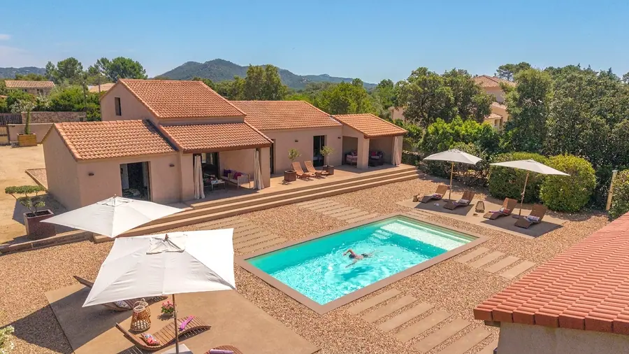 La piscine chauffée de Ô6 · Le Couchant